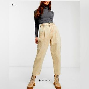 Asos Tapered Boyfriend Jeans washed Lemon color